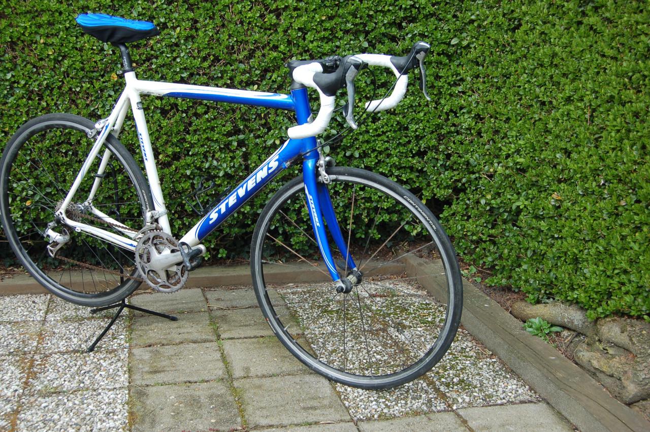 RACEFIETS  , Steevens  * * *