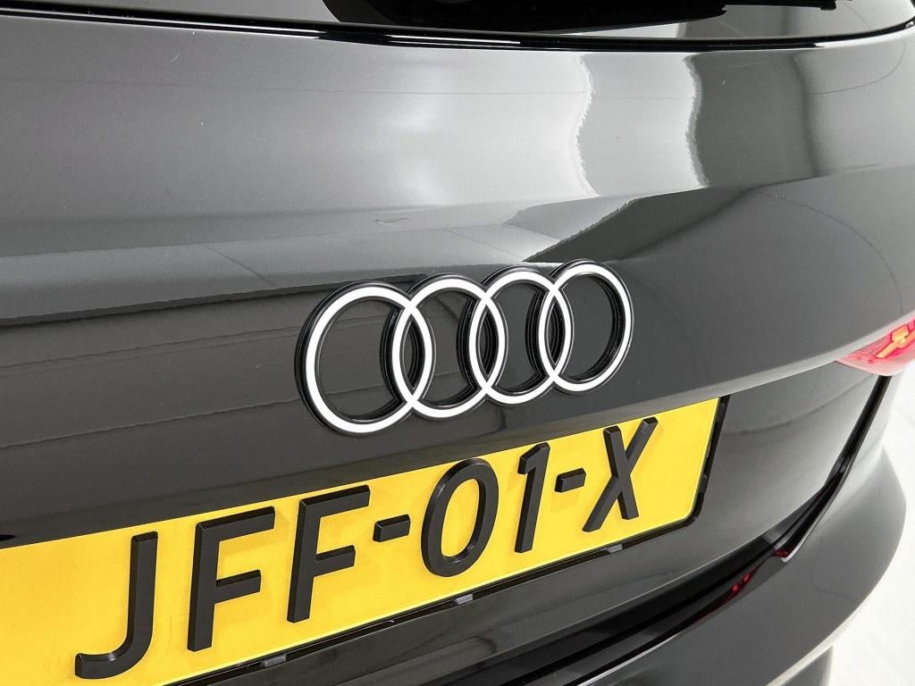 Audi A3 sportback 35 tfsi s edition | 2x s-line | panoramadak | sonos | mat