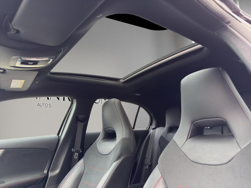 Mercedes-Benz A-Klasse 250 e amg line panoramadak | 19"velg | sfeer | elekt