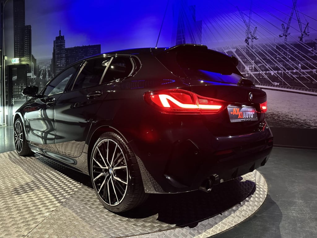 BMW 1 Serie 118i high executive *m-pack*pano*harmankardon*m-technic stoelen