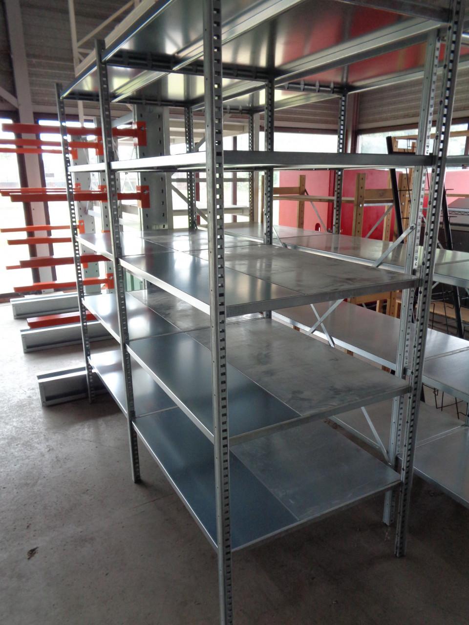 Grote partij gedeeltelijk gebruikte verzinkte legbordstelling 80 cm diep .