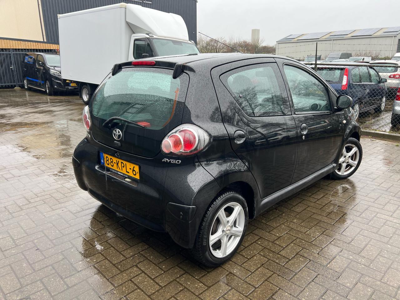 Toyota Aygo 1.0-12V Acces 122.868KM Jaar apk