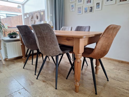 Te koop: grenen eettafel