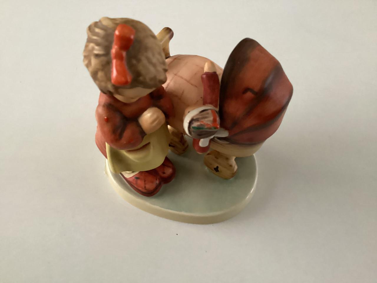 Goebel.   Poppenmoedertje.     Nr. 67.    Hummel.     Helemaal gaaf.   1937