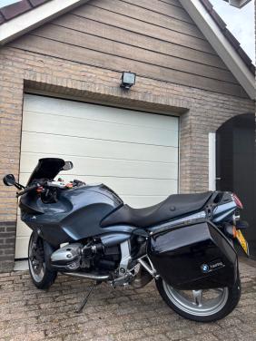 BMW r1100s