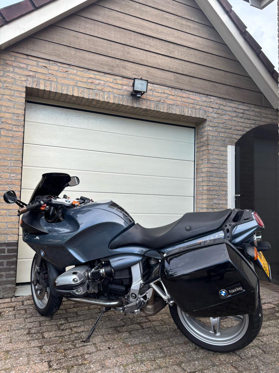BMW r1100s