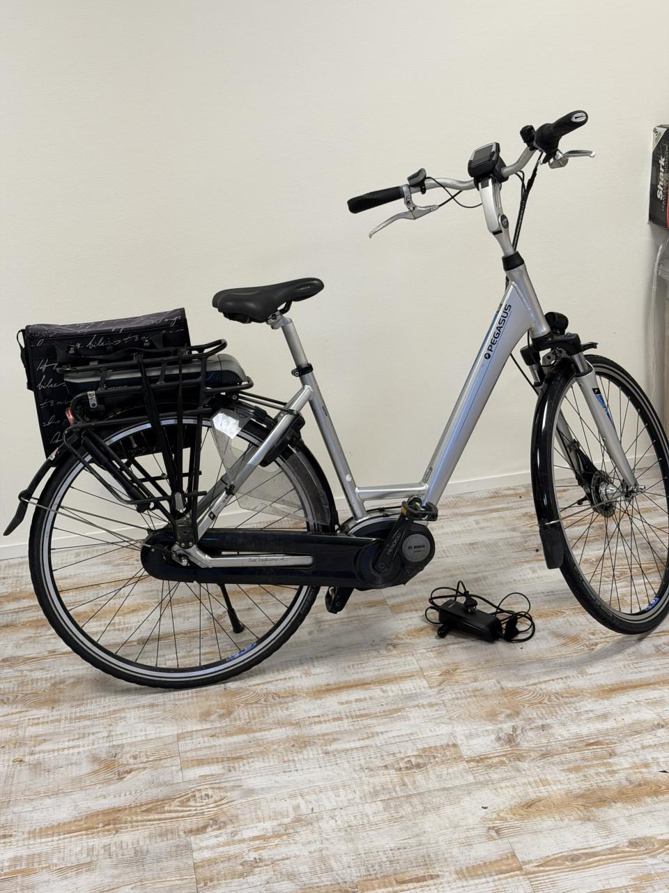 Pegasus Siena E-Bike Bosch Middenmotor 400Wh – met fietstas