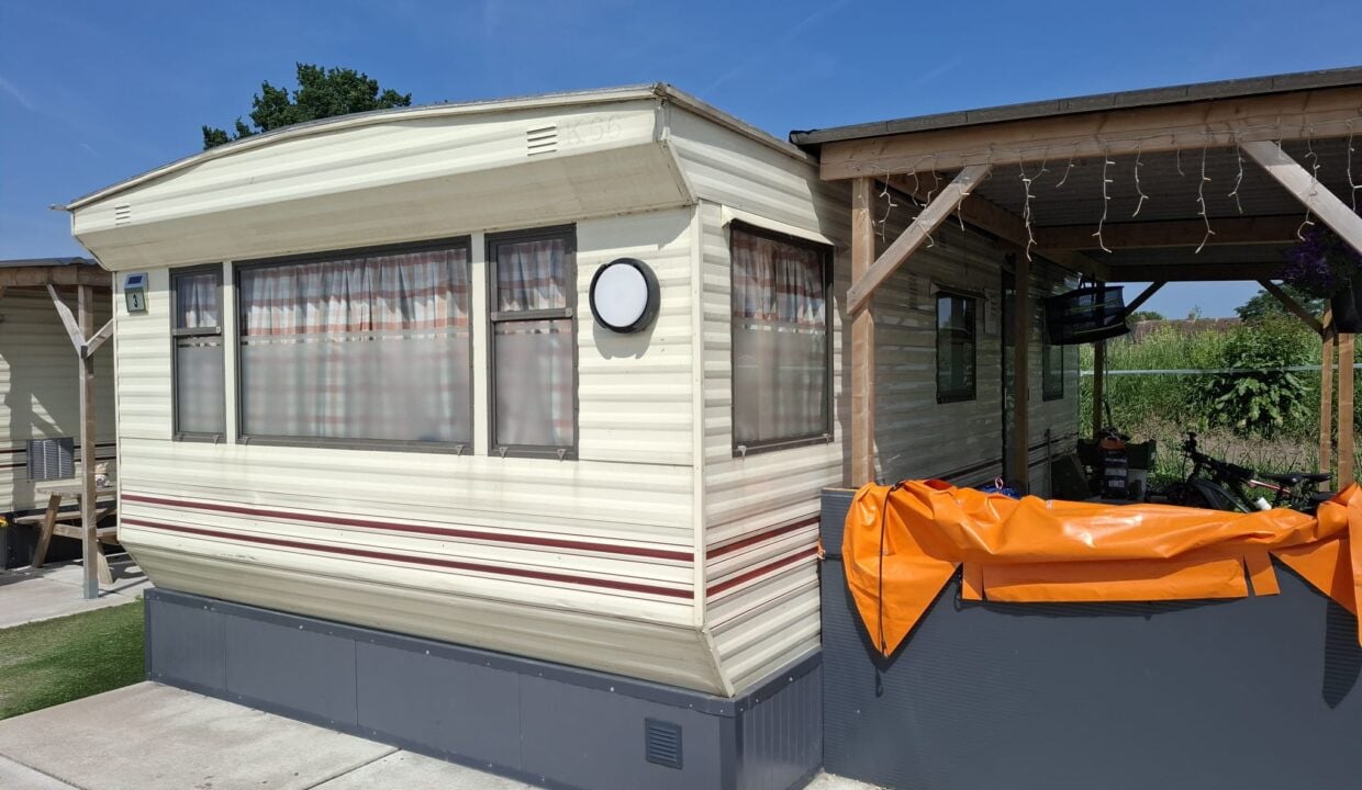 Diverse kunststof chalets te koop