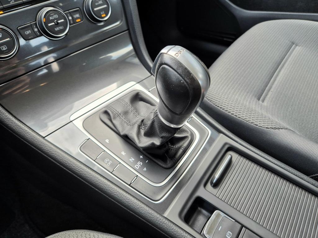 Volkswagen Golf 1.5 tsi comfortline business | automaat | airco | pdc | acc