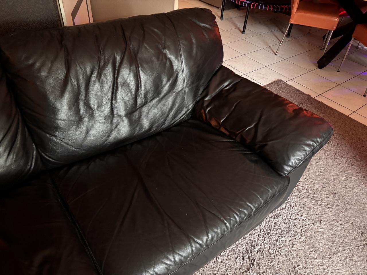 Gratis!!!  Zitbank zwart +/- 215x90 cm