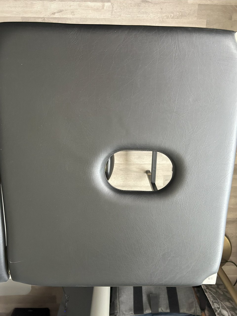 Metalen massage tafel