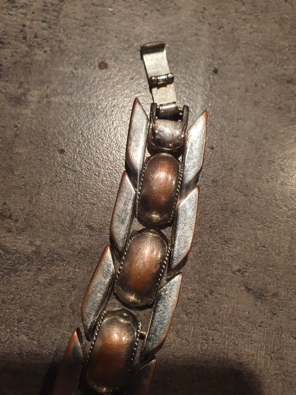 Heel leuk retro vintage armband van zwaar metaal (jaren 50/60)....