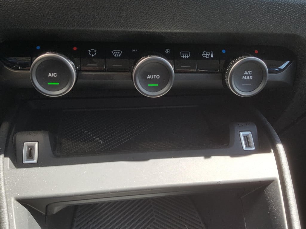 Citroen Ë-c4 feel pack 50kwh 136pk 3-fase navigatie | trekhaak | apple carp