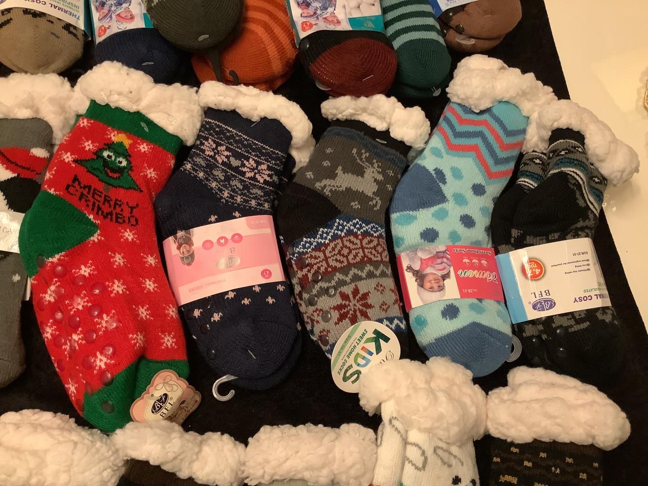 Partij super leuke kinder fluffy huissokken. ( partij 226)