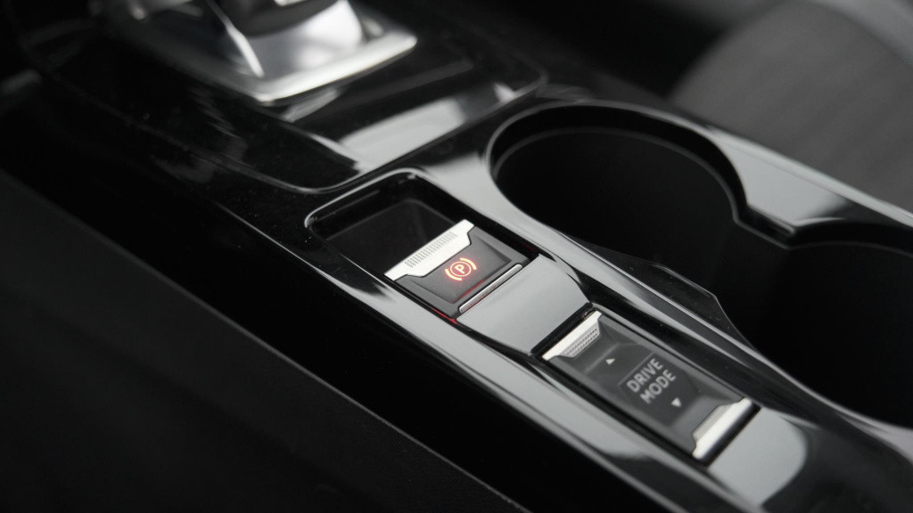 Peugeot 208 puretech 100 eat8 allure | camera | apple carplay | navigatie |
