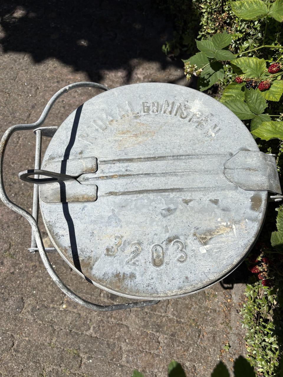 Zinken vuilnisbak