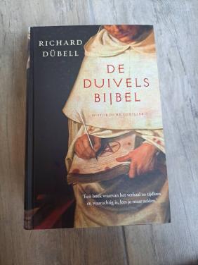 Historische thriller De duivelse bijbel van Richard Dubell