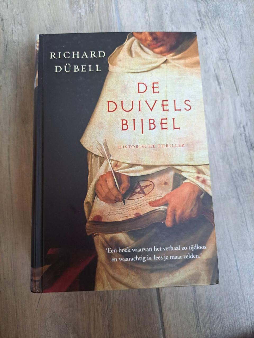 Historische thriller De duivelse bijbel van Richard Dubell