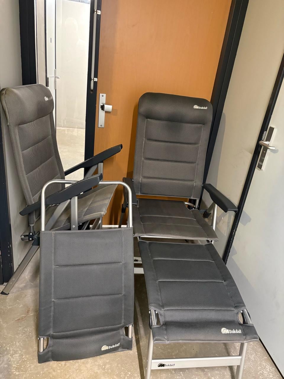 2 Dukdalf grande campingstoelen met losse voetensteun