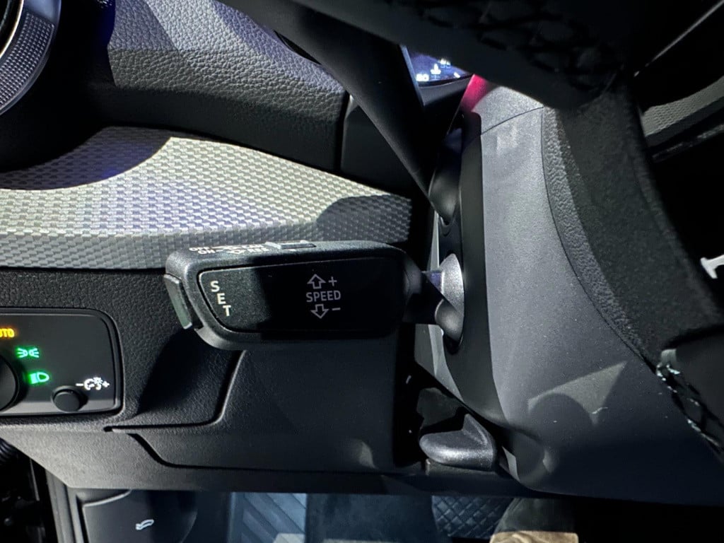 Audi Q2 35 tfsi business edition *navi*led*leer*trekhaak*