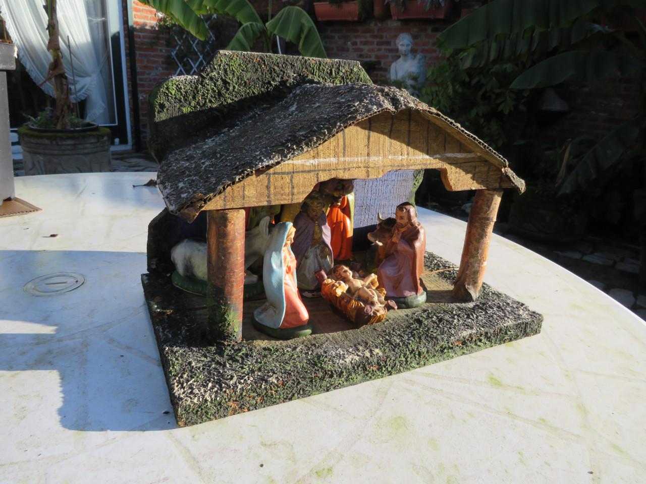 Kerststal met de beelden