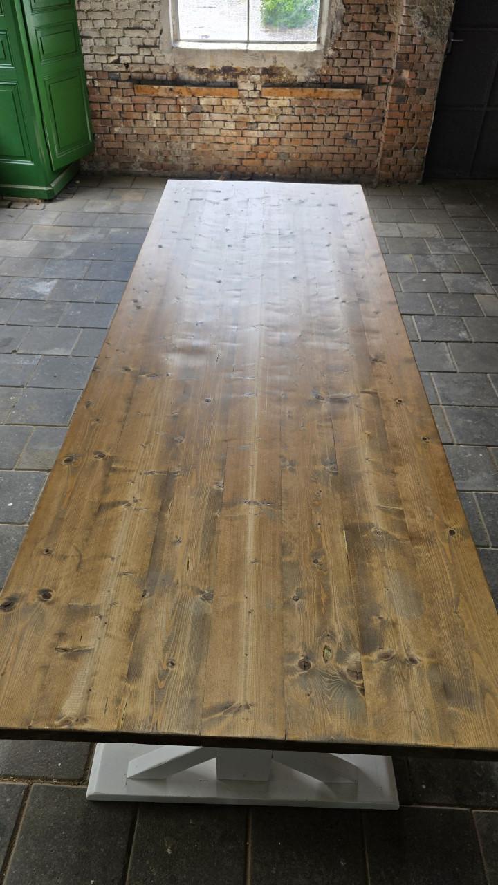 280 cm lange landelijke tafel met 10 stoelen