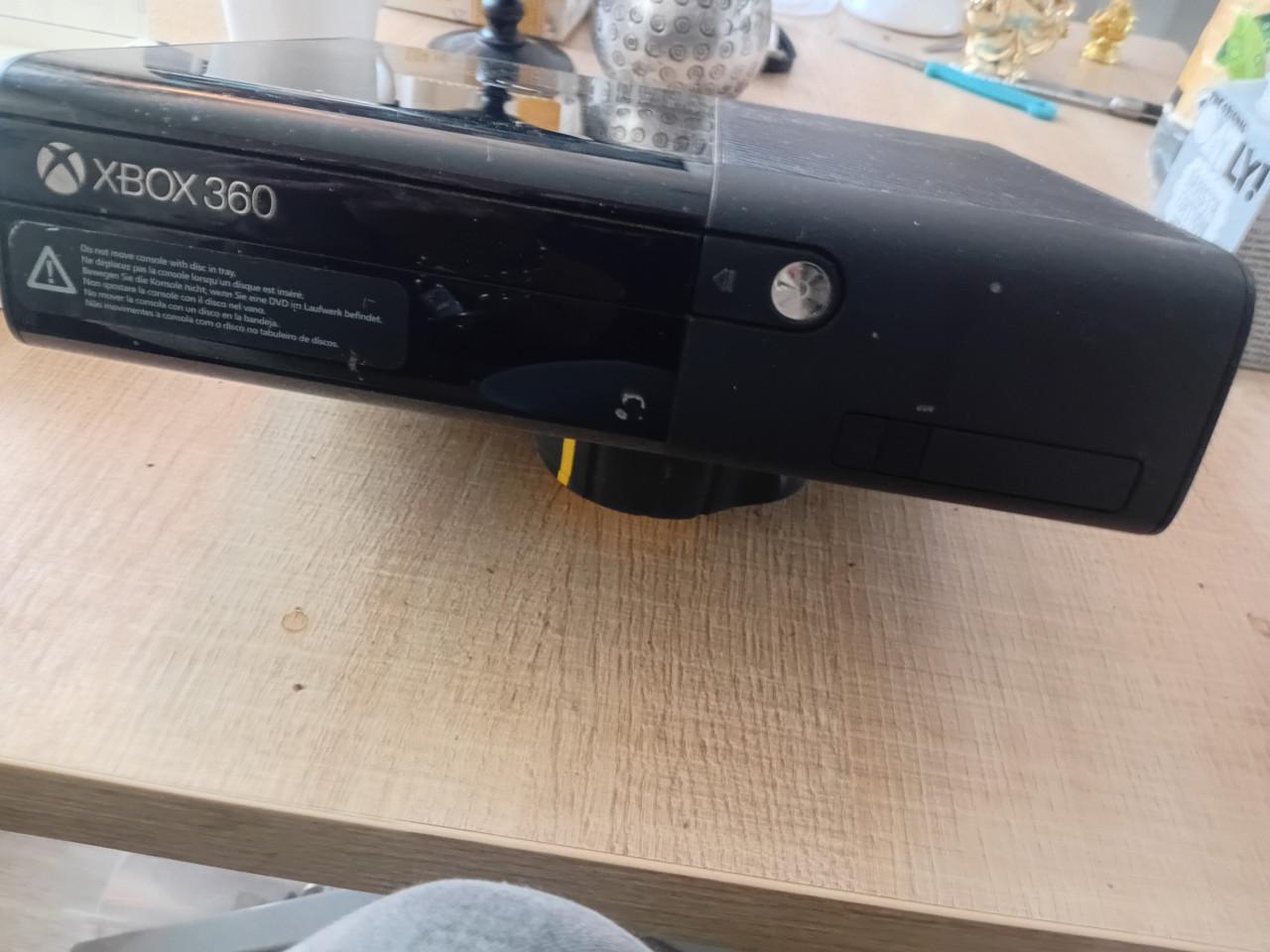 Xbox 360 met 3  controllers