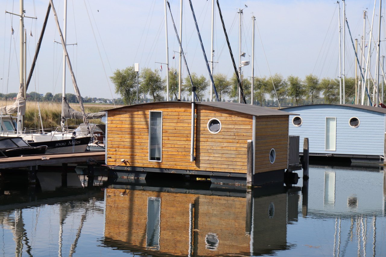 WATERHUISJE/LODGE