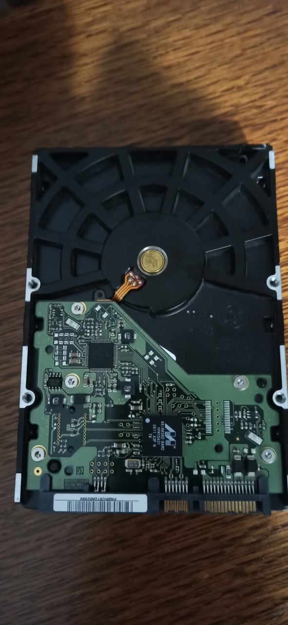 Harddisks: 1x Seagate Barracuda 1 Tb en 1x Samsung 640 Gb