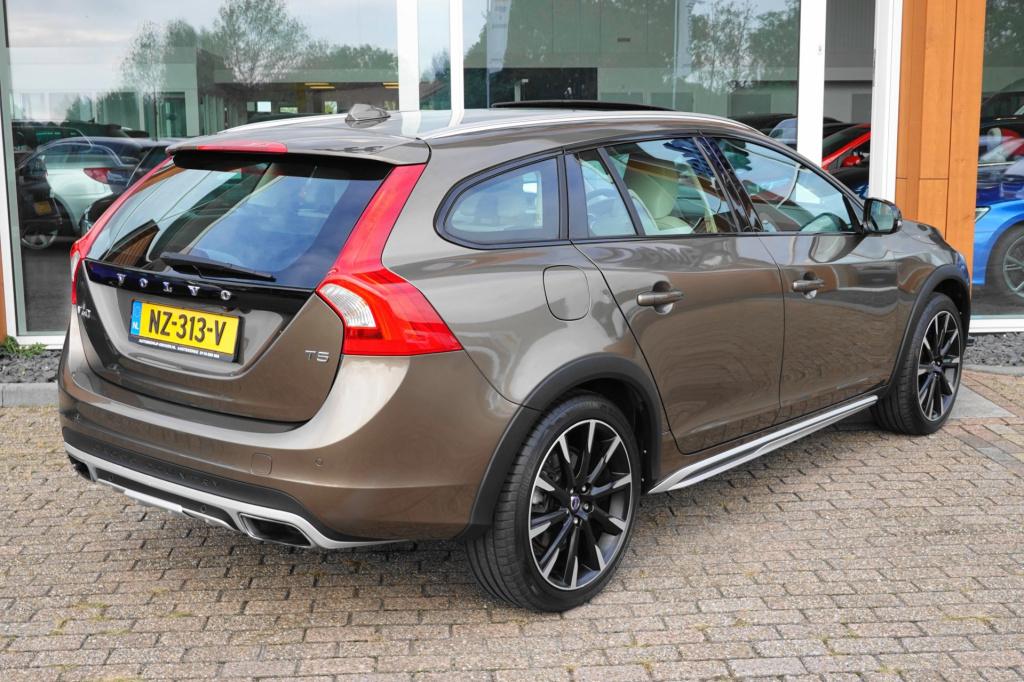 Volvo V60 cross country 2.0 t5 nordic+