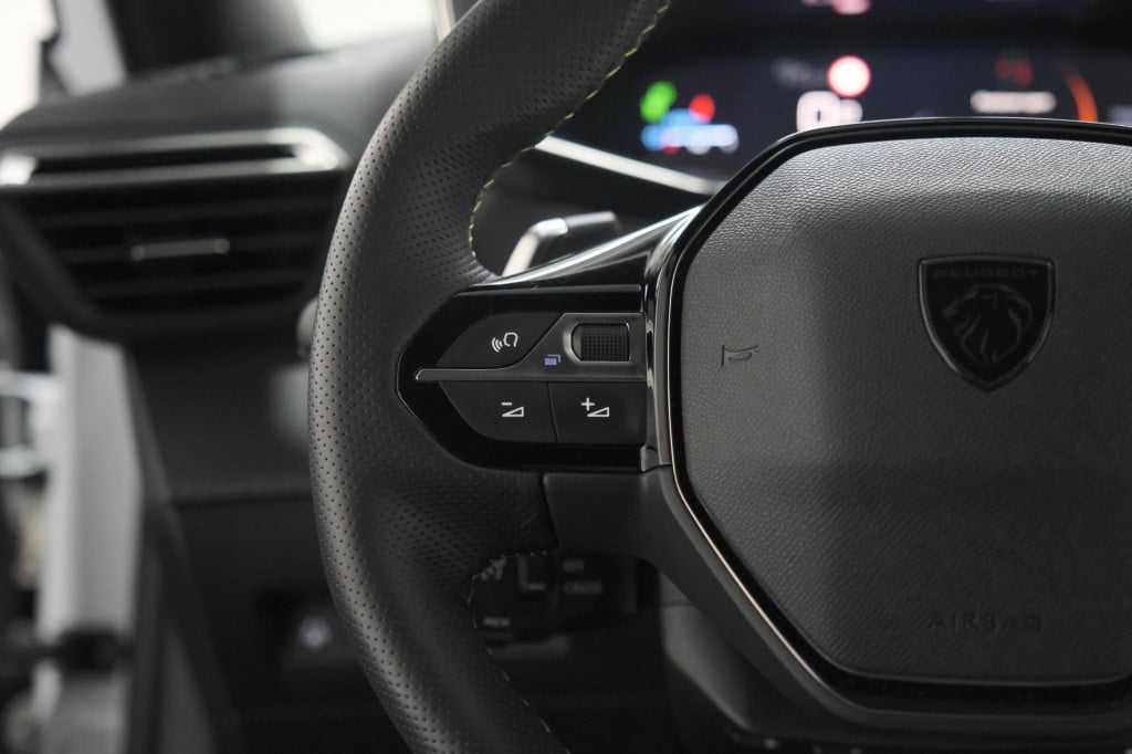 Peugeot 2008 puretech 130 eat8 gt | 360 camera | stoelmassage | adaptieve c