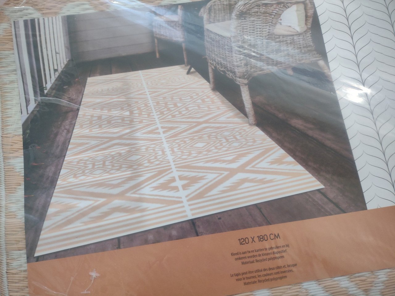 Prachtig nieuw oranje wit tuintapijt, tuinkleed, loungeset.