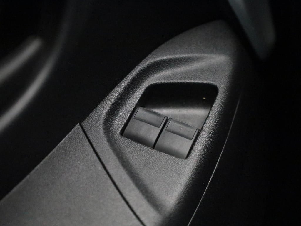 Peugeot 108 1.0 e-vti active | airco | bluetooth | lage km stand