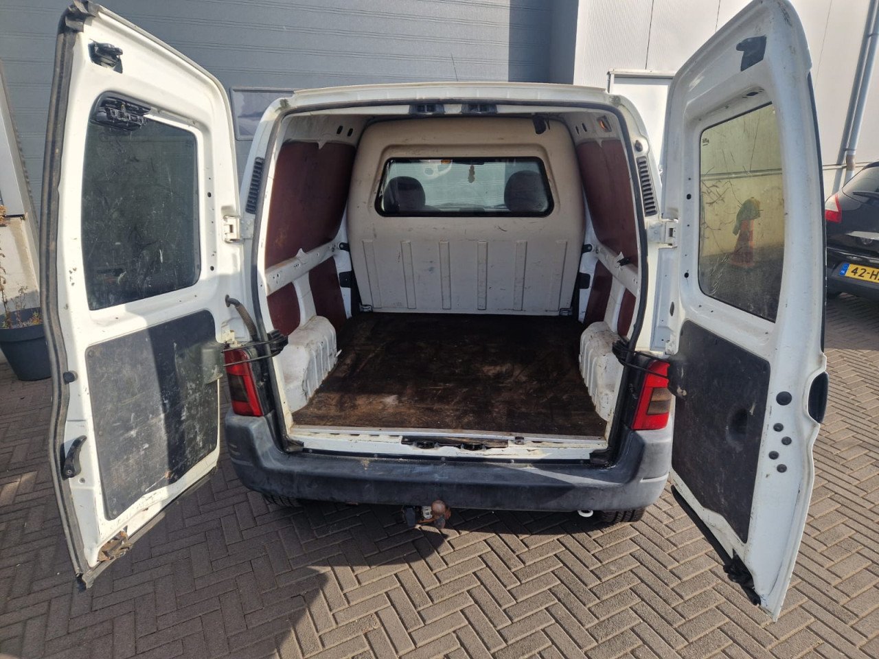 TE KOOP PEUGEOT PARTNER 1.9D BETREFT EEN BTW AUTO