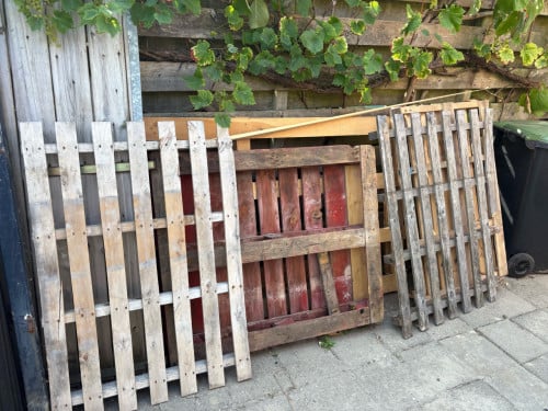 6 pallets en resthout gratis ophalen