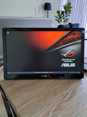 AOC 16 inch full HD portable usb-3 monitor.