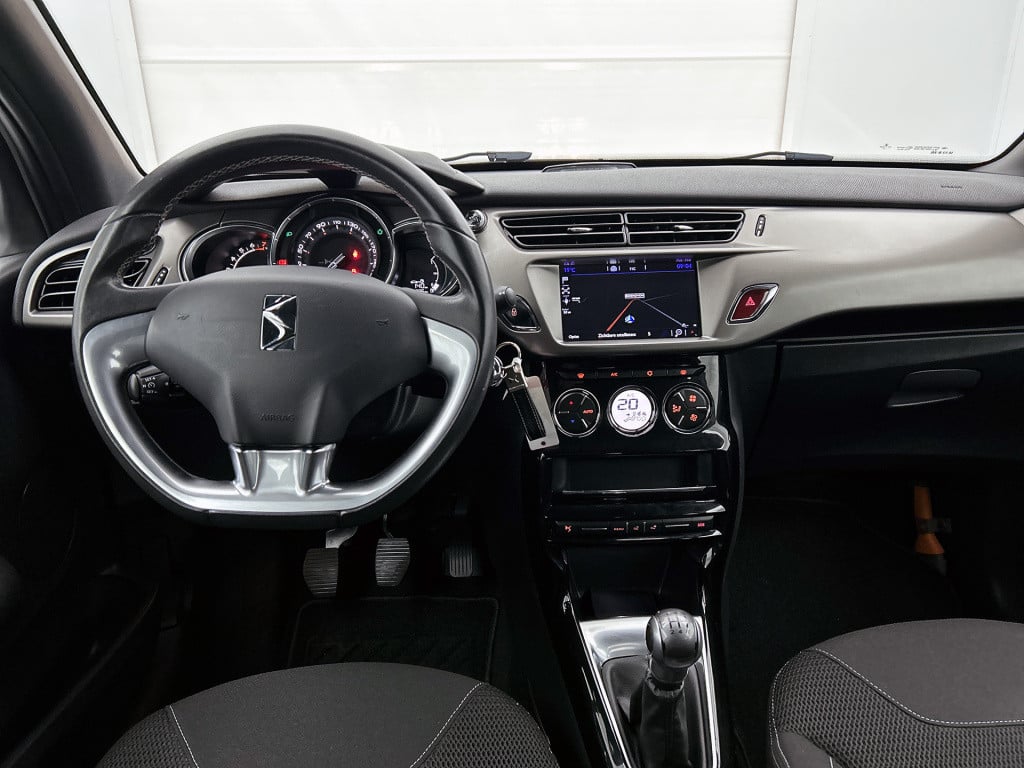 Ds Ds 3 puretech 82pk so chic | achteruitrijcamera | navigatie |