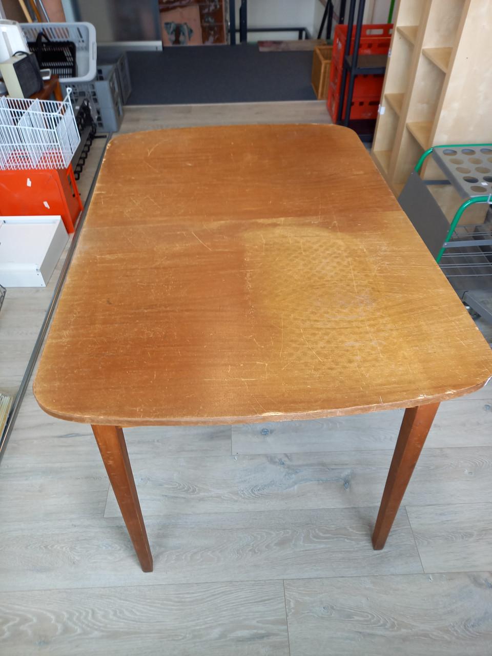 Gratis uitschuifbare houten eettafel