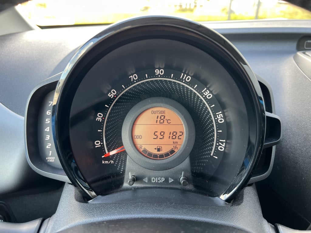 Toyota Aygo 1.0 vvt-i x-play ltd | dealeronderhouden | airco |