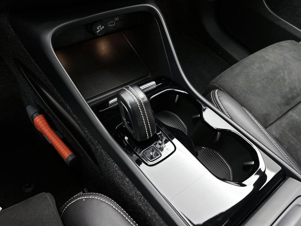 Volvo XC40 recharge p8 awd r-design | panoramadak | trekhaak | harman kardo