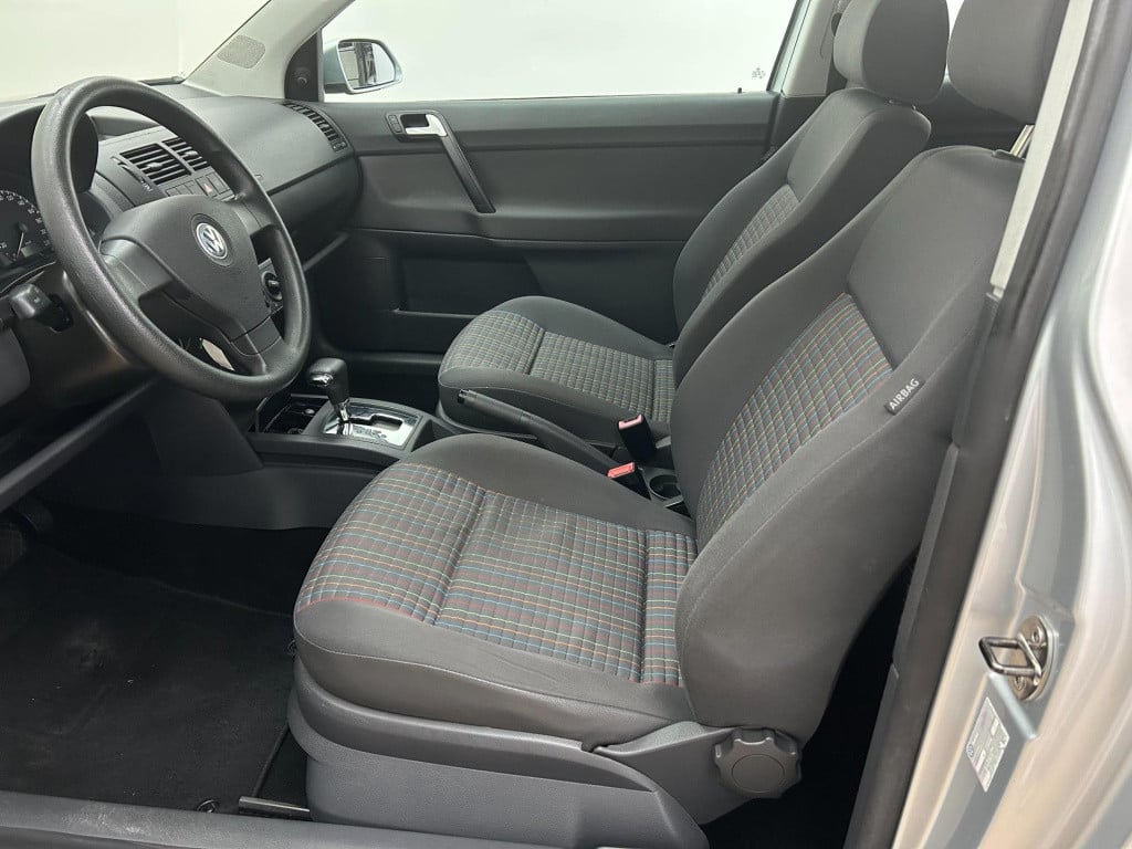 Volkswagen Polo occasion 1.4-16v sportline | grijs | automaat | airco | twe