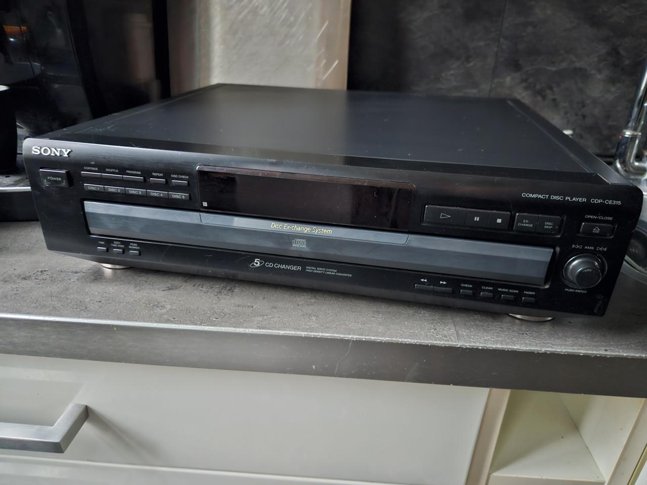 Mooie werkende Sony CDP-CE315 - 5 CD wisselaar...
