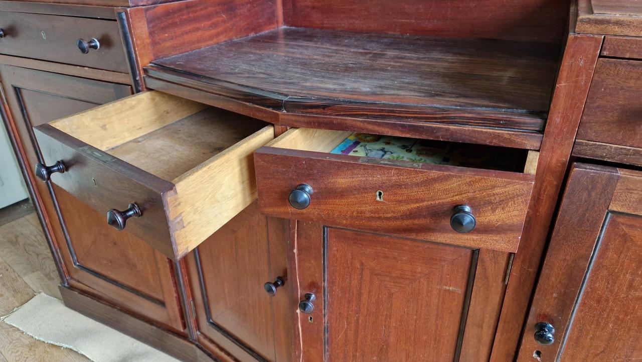 Prachtig dressoir circa 100 jaar oud.