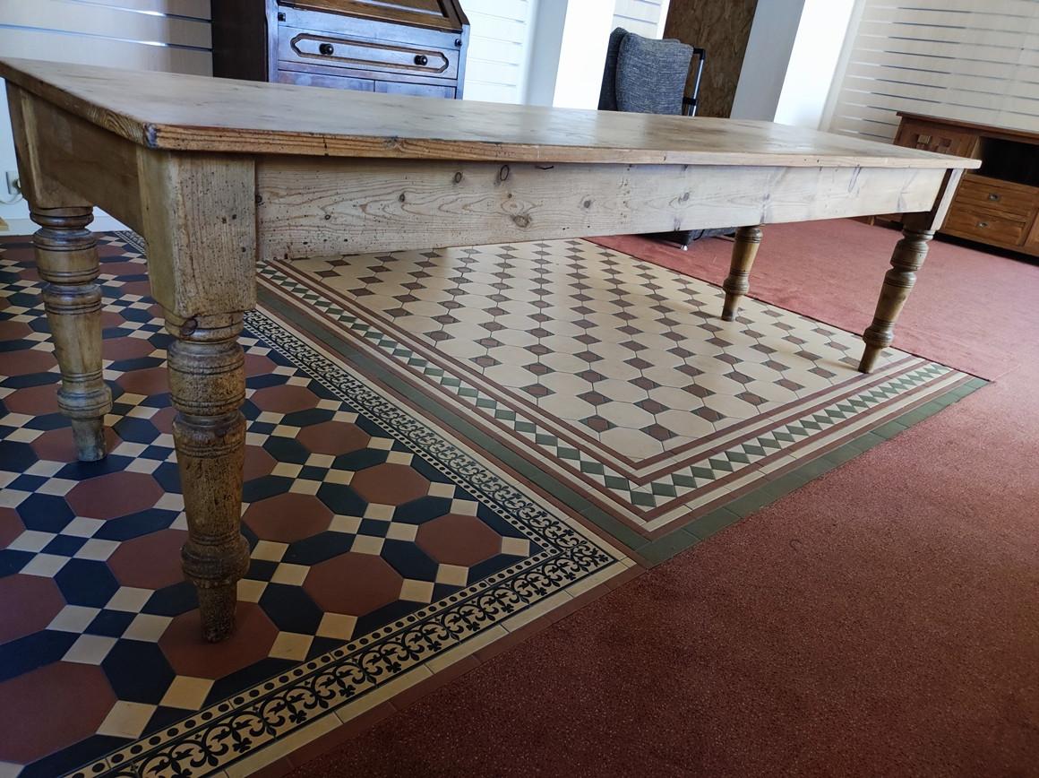 Antieke grenen tafel