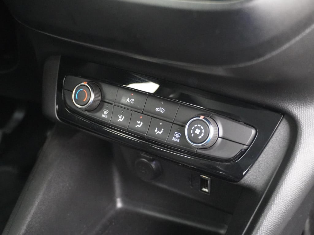 Opel Corsa 1.2 edition | navigatie | cruise control | lm velgen