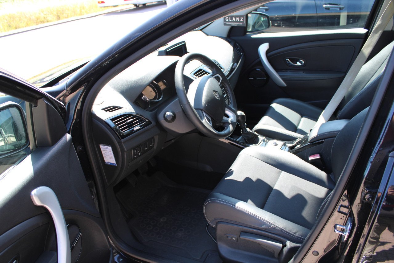 Renault Mégane 1.2 Energy TCe 2013 Zwart Bose Keyless go