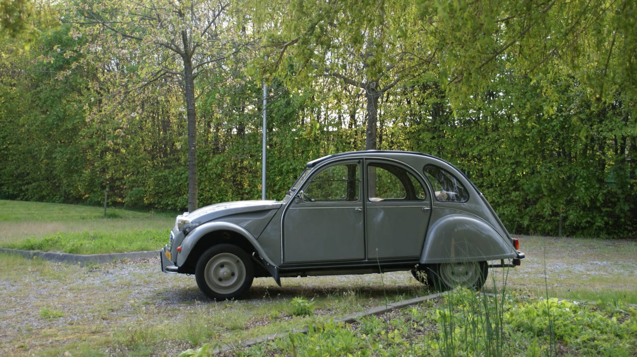 Rijd deze zomer stijlvol door Zeeland in een 2CV!