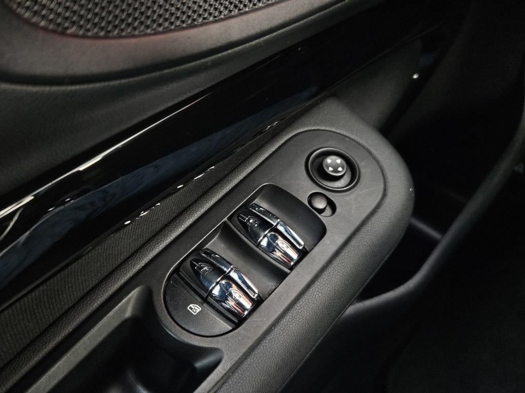 Mini Clubman 1.5 one pepper serious business | cruisec. | bluetooth