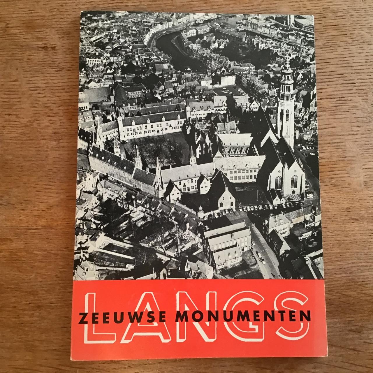 Langs Zeeuwse monumenten - 1971 - veel foto’s - boek