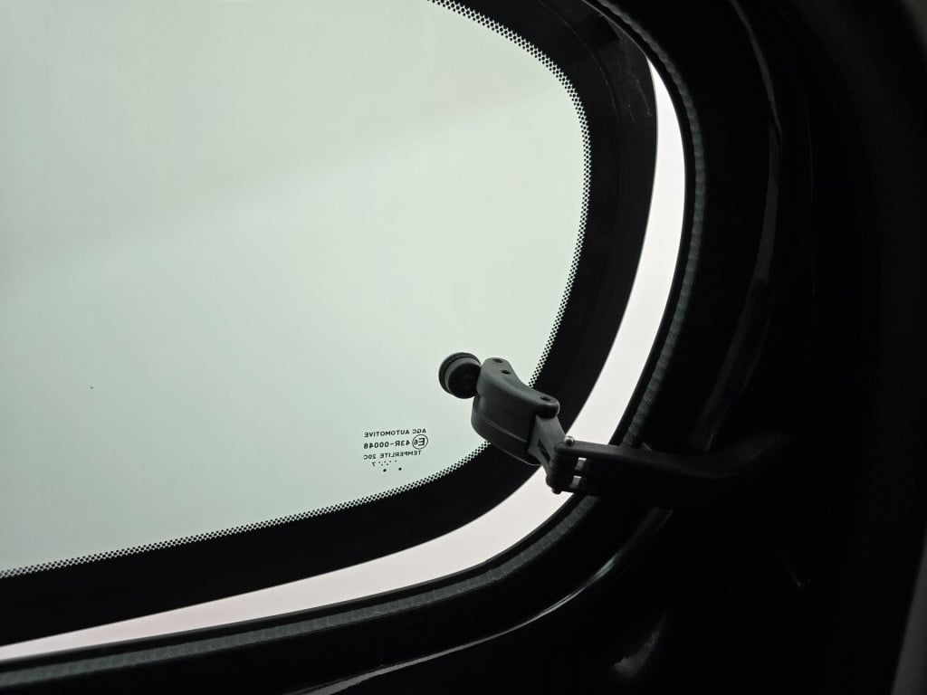 Peugeot 108 occasion in zwart met airco en bluetooth connecten | tweedehand